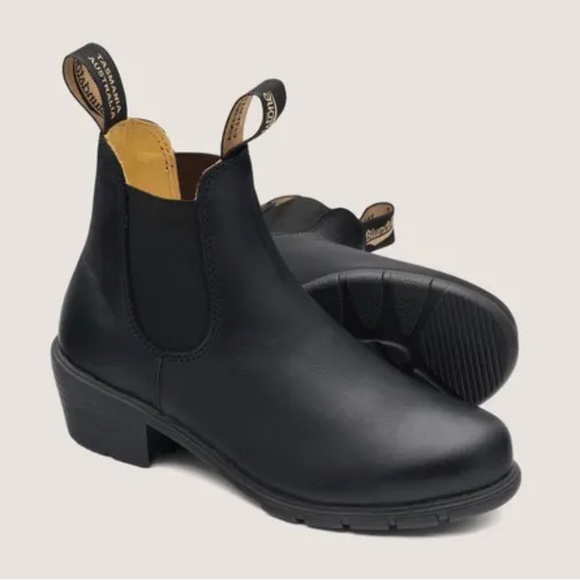 Blundstone Shoes - Blundstone Black Leather Heeled Chelsea Boot